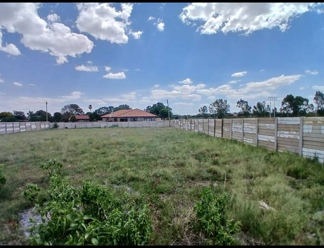 1,018M² VACANT LAND FOR SALE IN KOOKRUS